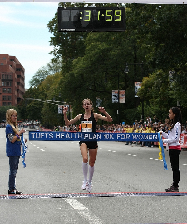 2010 Tufts 10K-065.JPG - 2010 Tufts 10K for women, October 11, Boston, MA.